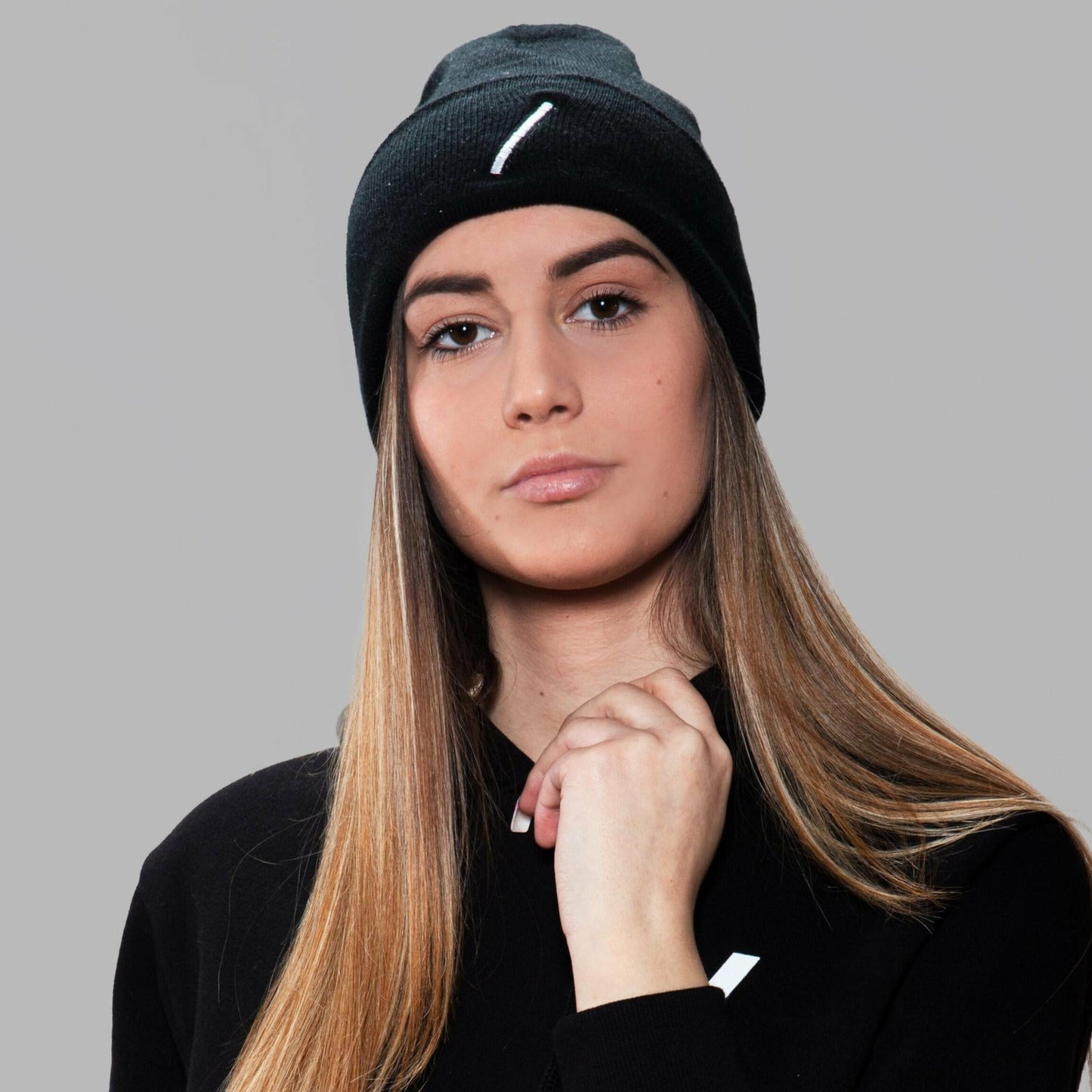 R1 BEANIE (UNISEX) - BLACK